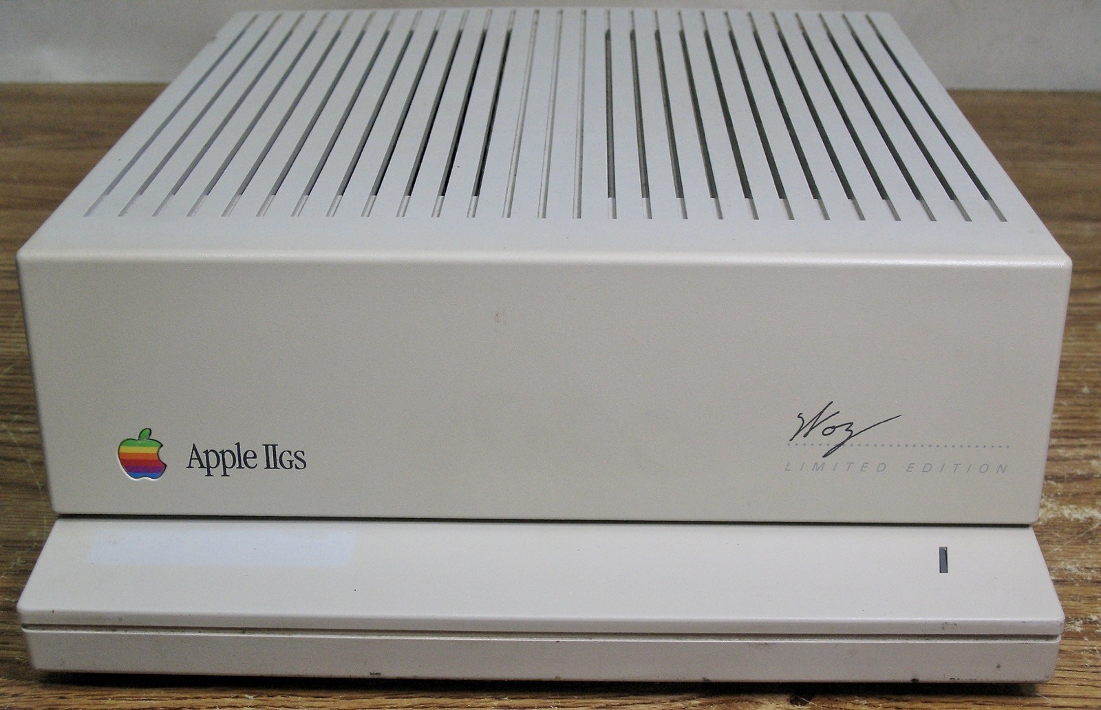 Apple IIGS Woz Edition Computer (A2S6000)