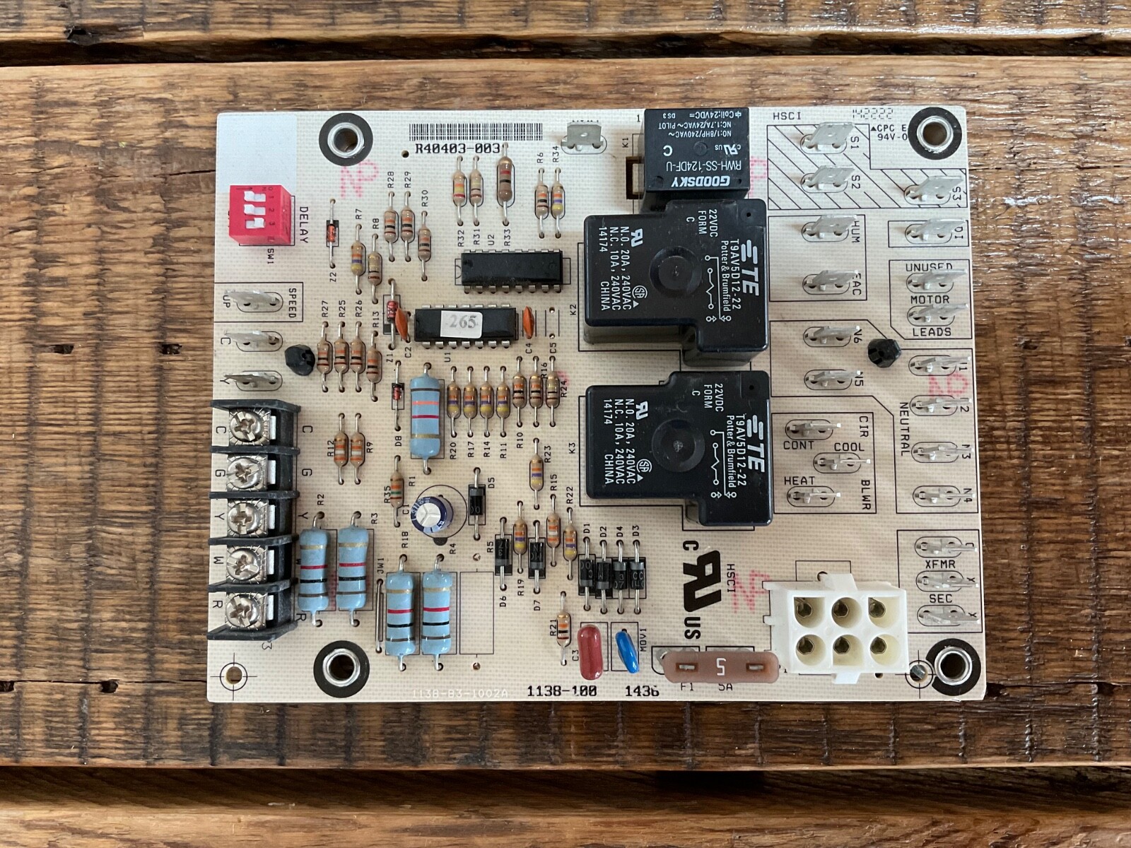 Furnace Control Circuit Board 1138-83-1002A 1138-100 Carrier