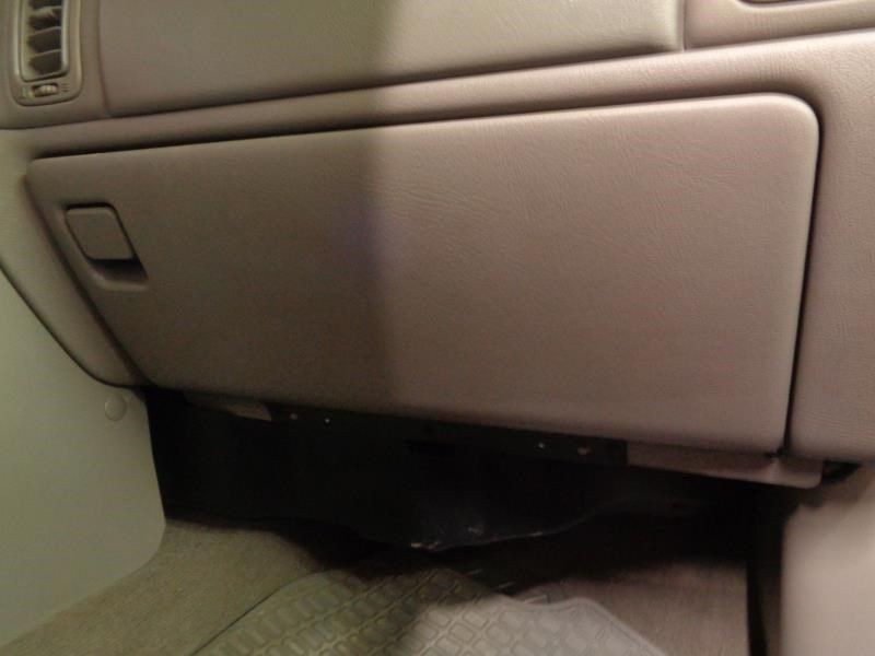 SILVRDO25 2006 Glove Box 1175428