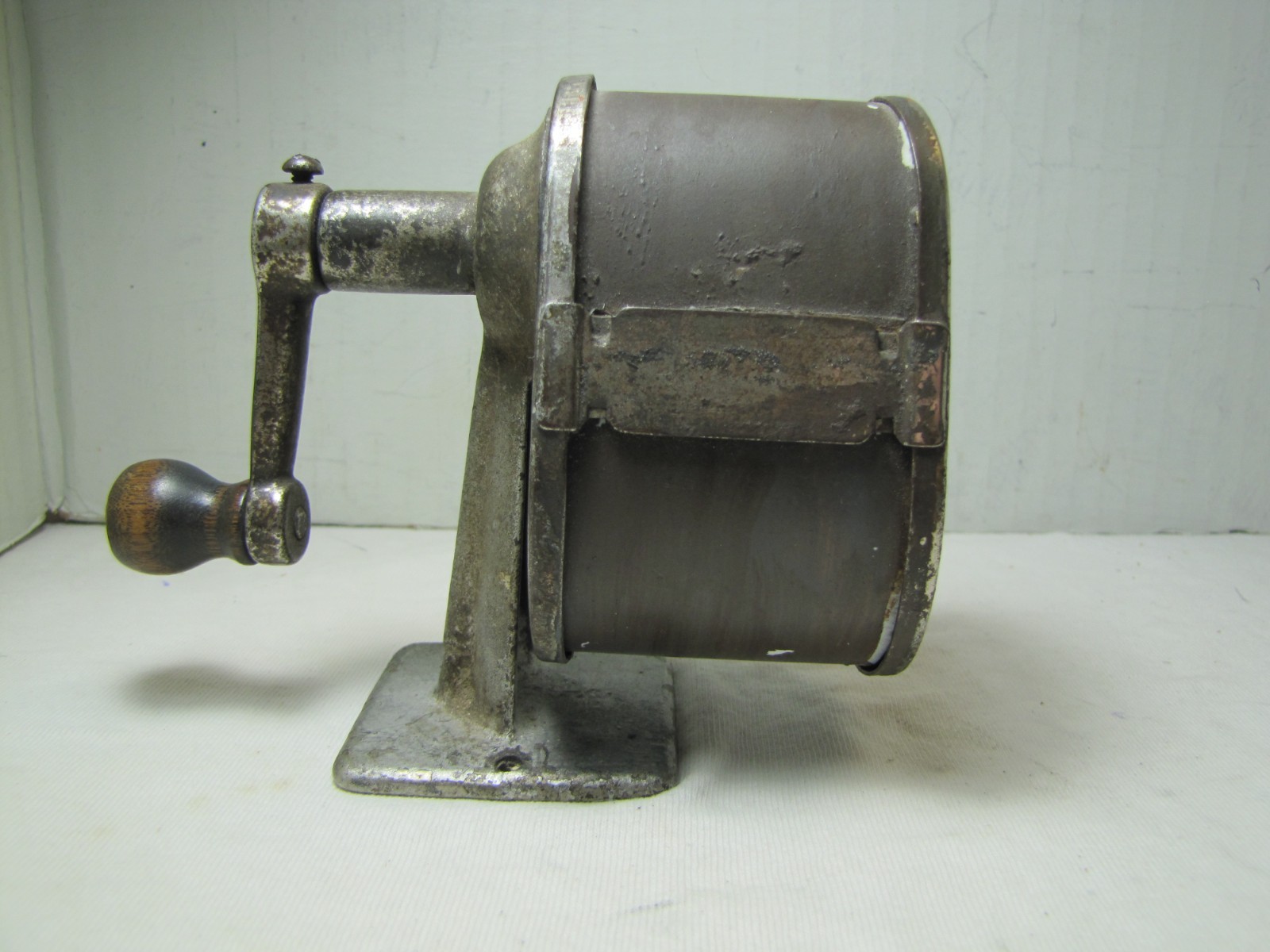 Vintage UNBRANDED Automatic Pencil Sharpener USED