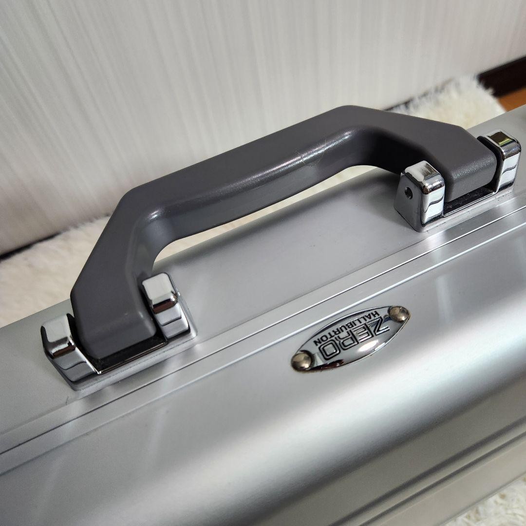 ZERO HALLIBURTON P2 Aluminum Attache Case Briefcase Silver USA