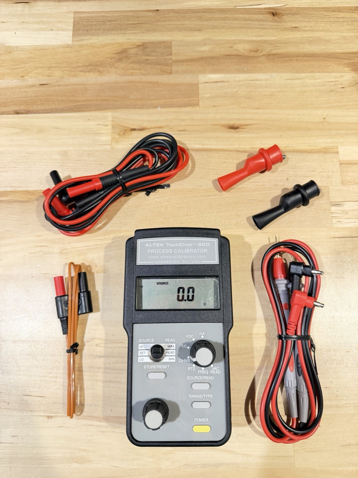 ALTEK TECHCHEK 820 PROCESS CALIBRATOR W/ LEADS & CLIPS (TESTED)