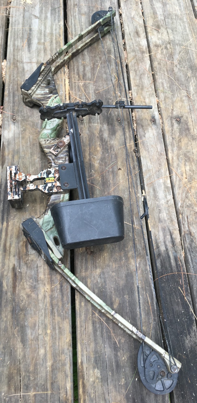 Bear Archery Childrens Youth Camouflage Compound Bow Right Hand TRUGLO Sight