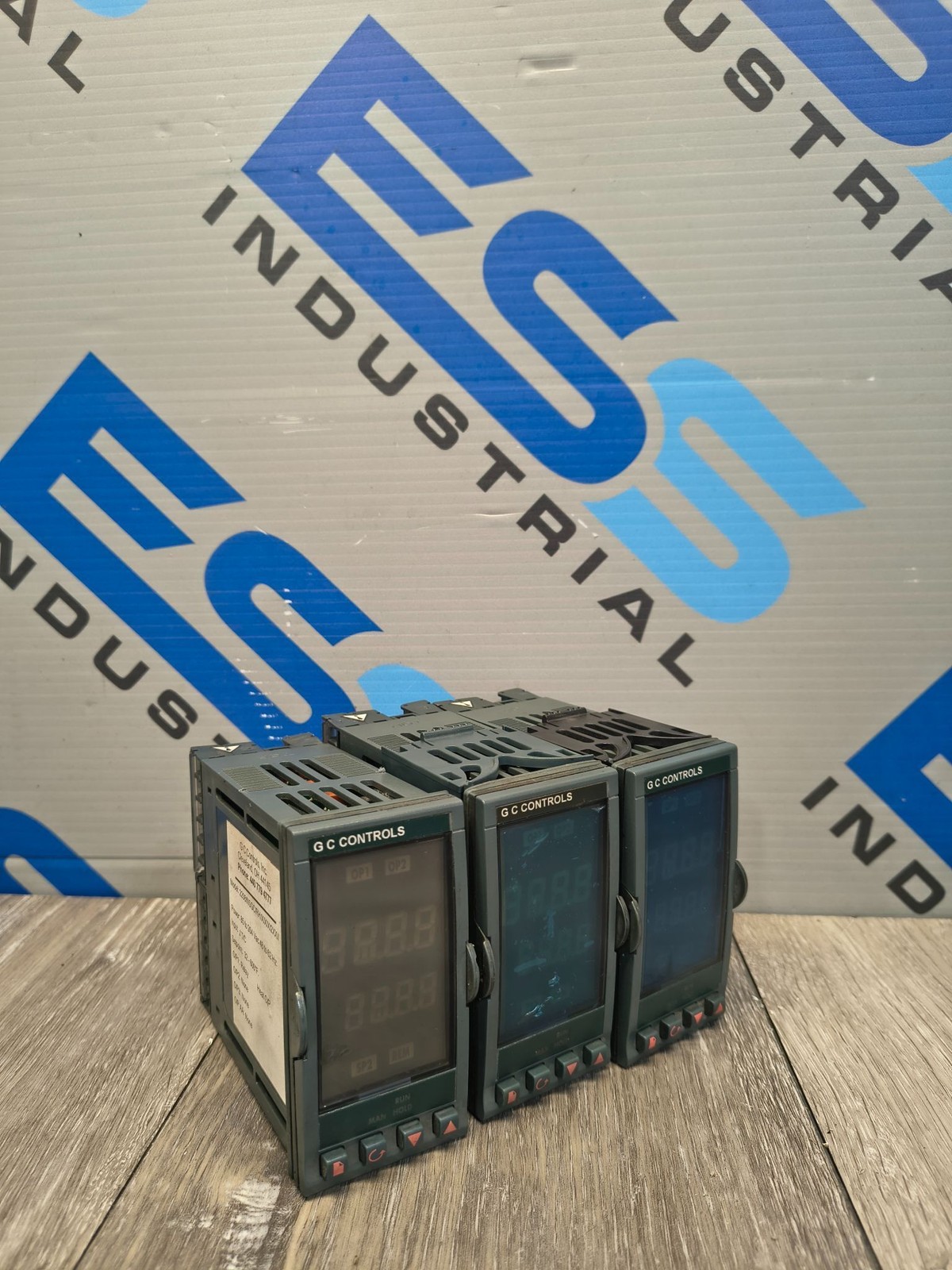 (LOT OF 3) GC CONTROLS INC. 2208/NSGC/RH/X/X/X/2XX// TEMPERATURE CONTROLLER