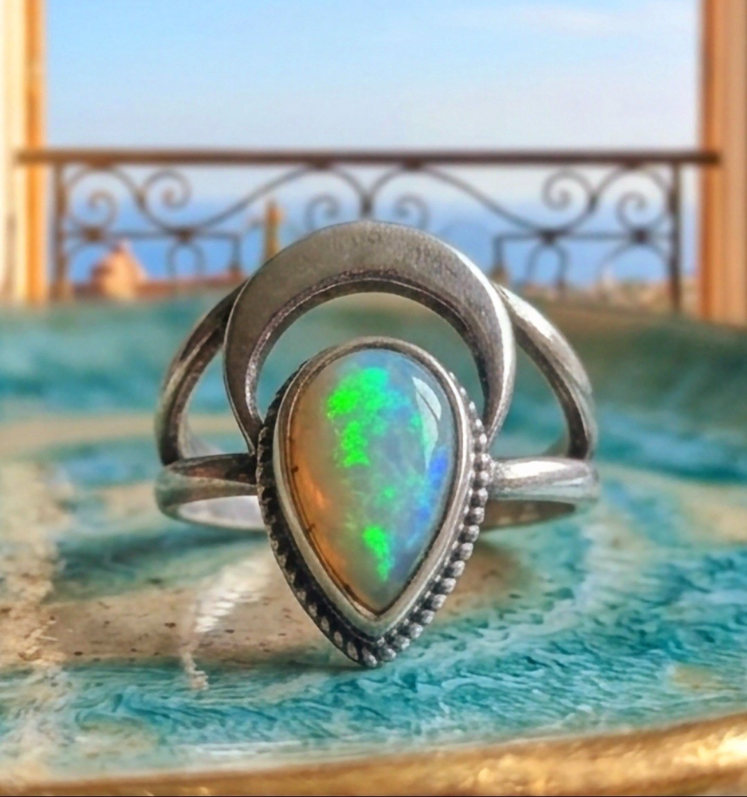 Vintage Sterling Silver  Simulated Opal Tear Drop Moon Band Ring Boho size 9