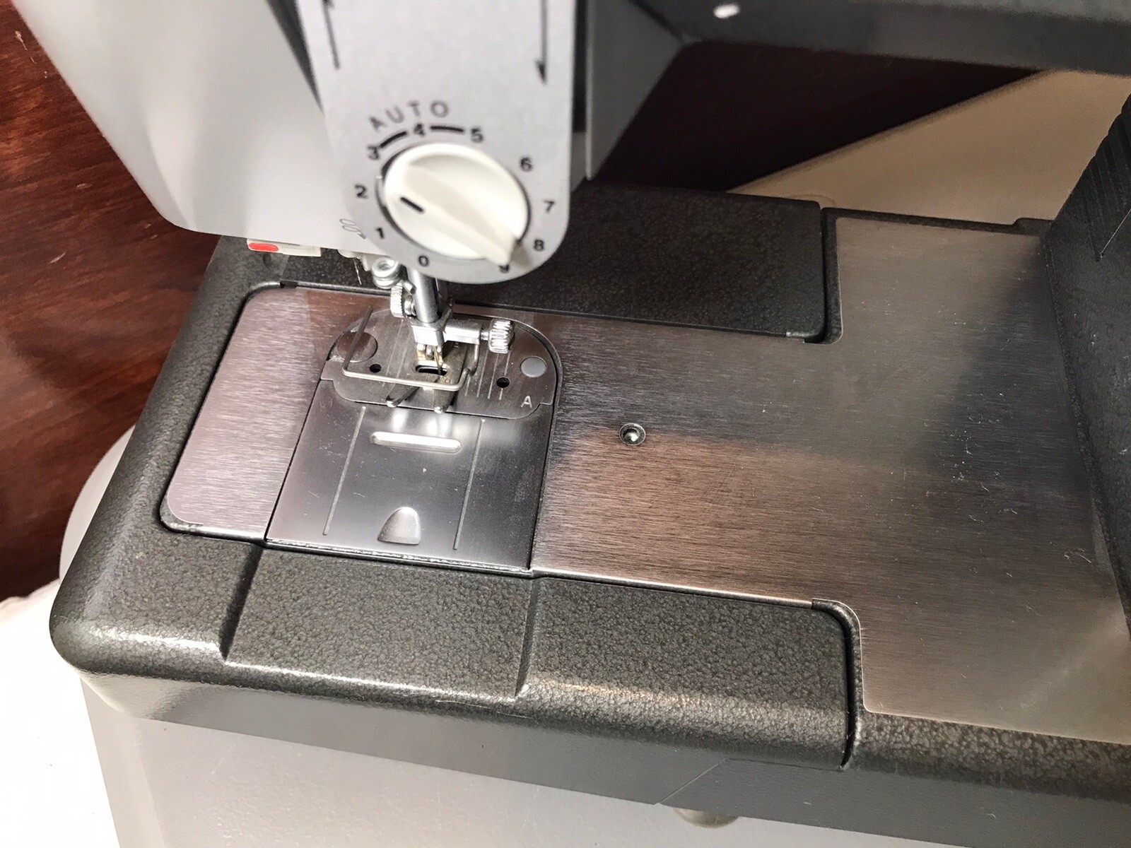 Singer CG590 Sewing Machine 18-Stitch Untested Sold For Parts or Repair *As-Is