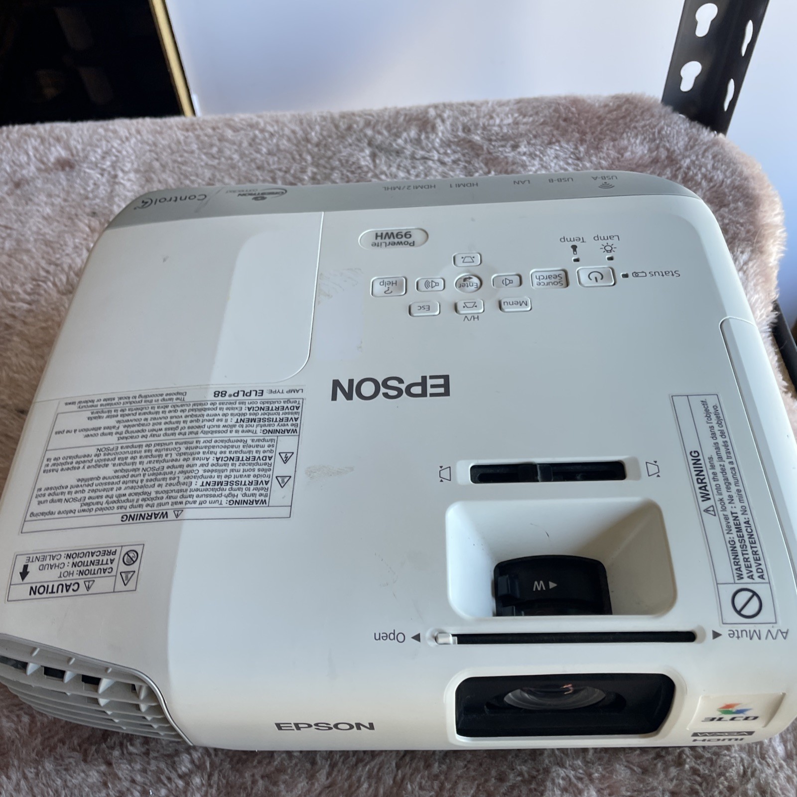 epson powerlite 99w Model H686a