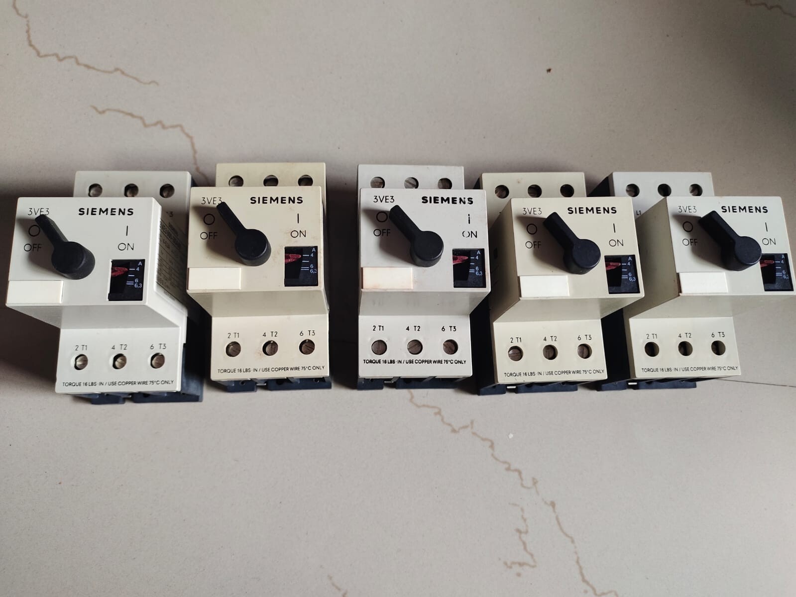 SIEMENS 3VE3 000-2KA 00 Circuit Breaker