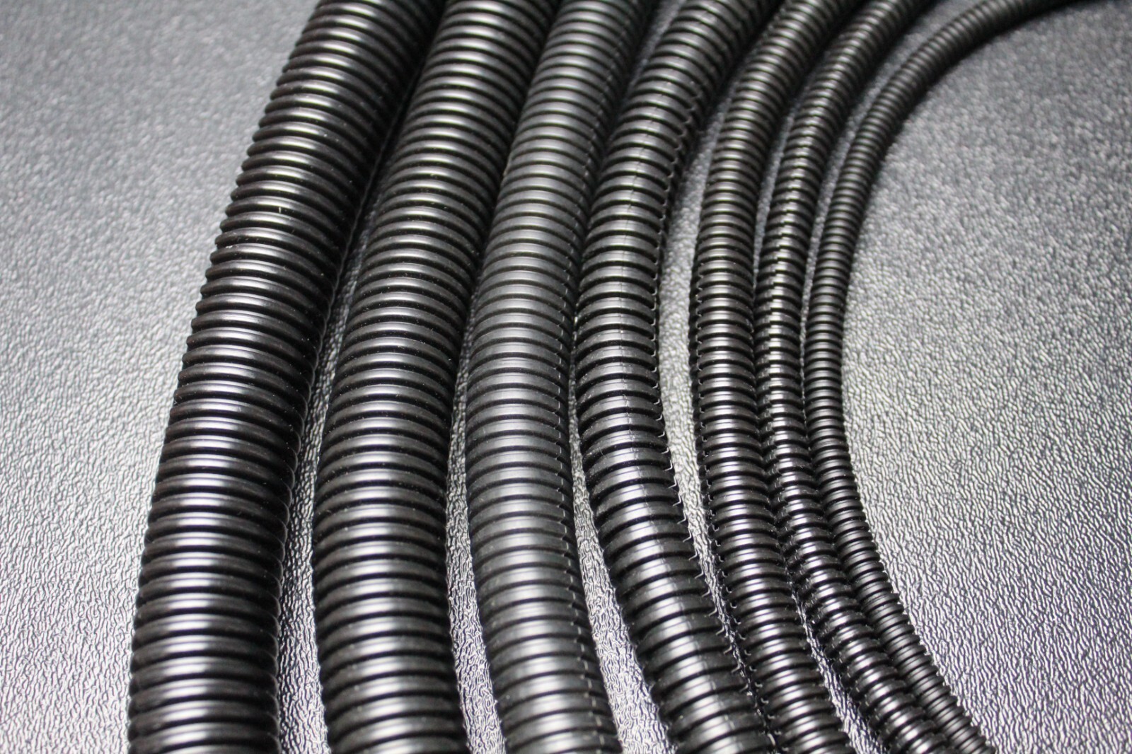 5 FT 1/8 INCH BLACK SPLIT LOOM TUBING CONDUIT POLYETHYLENE WIRE SLT18