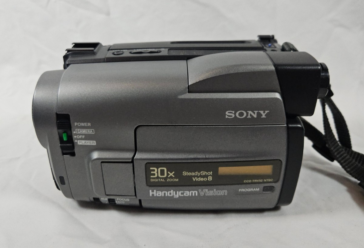 Sony Handycam Vision CCD-TRV52 Camcorder (Free Shipping)