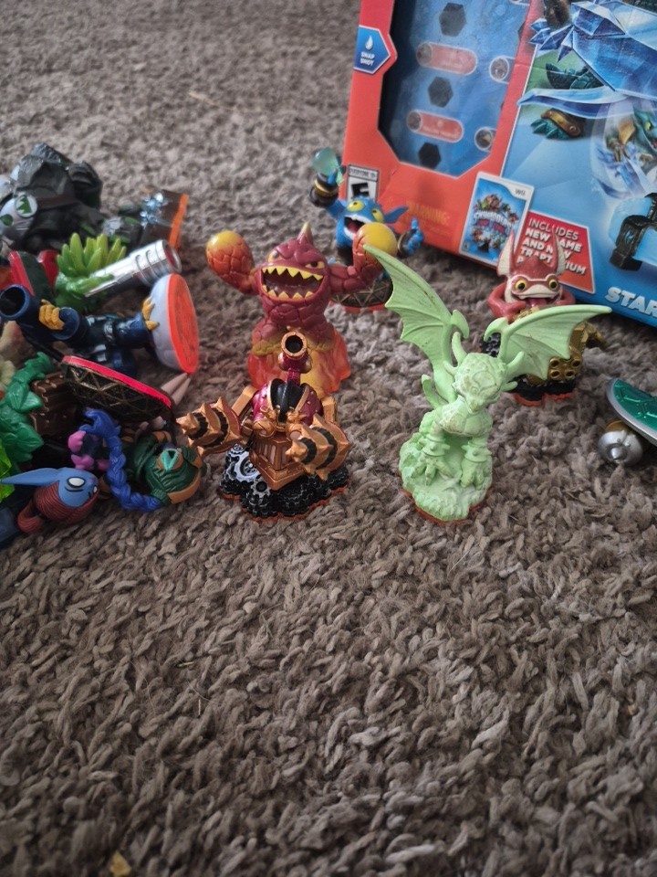 20 Skylanders Figures w/ 3 Portals, 3 Wii Games