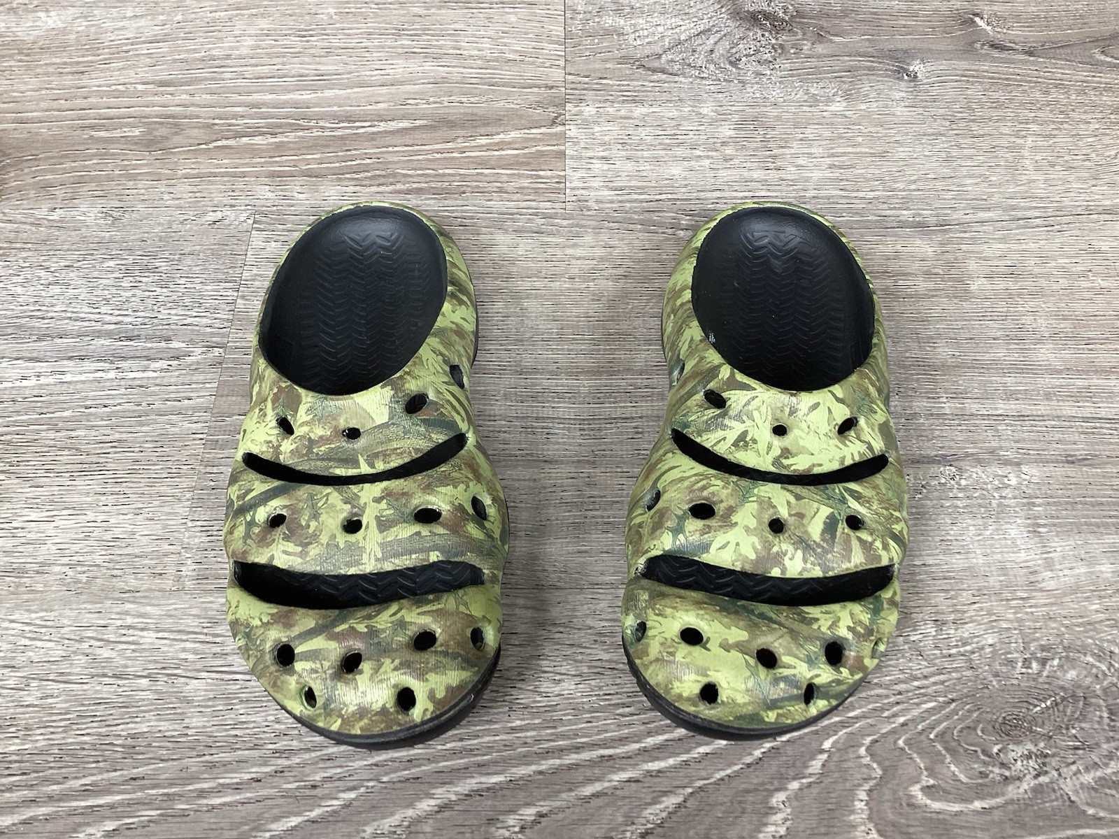 Keen Womens Yogui Arts Clogs Green Camo Rubber Slip On Shoes Sandals Size 9