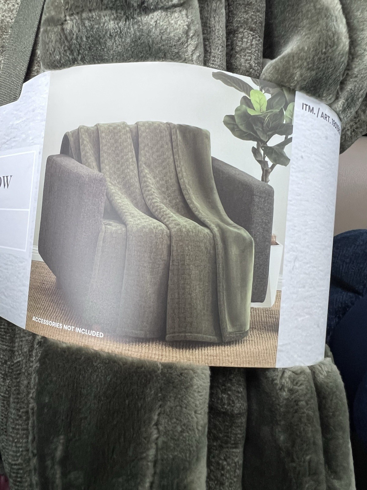 BERKSHIREBLANKET  CHENILLE KNIT THROW 60x70 New