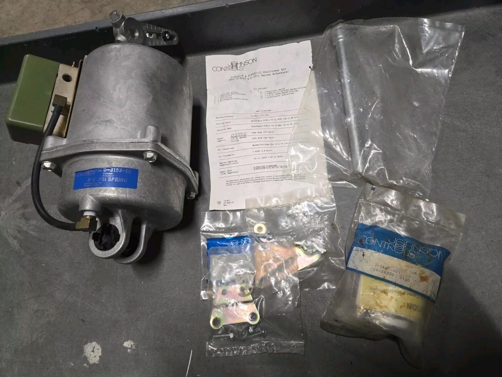 Johnson Controls D-3153-15 Pneumatic Damper Actuator 3-7psi W/ Positioner N O S