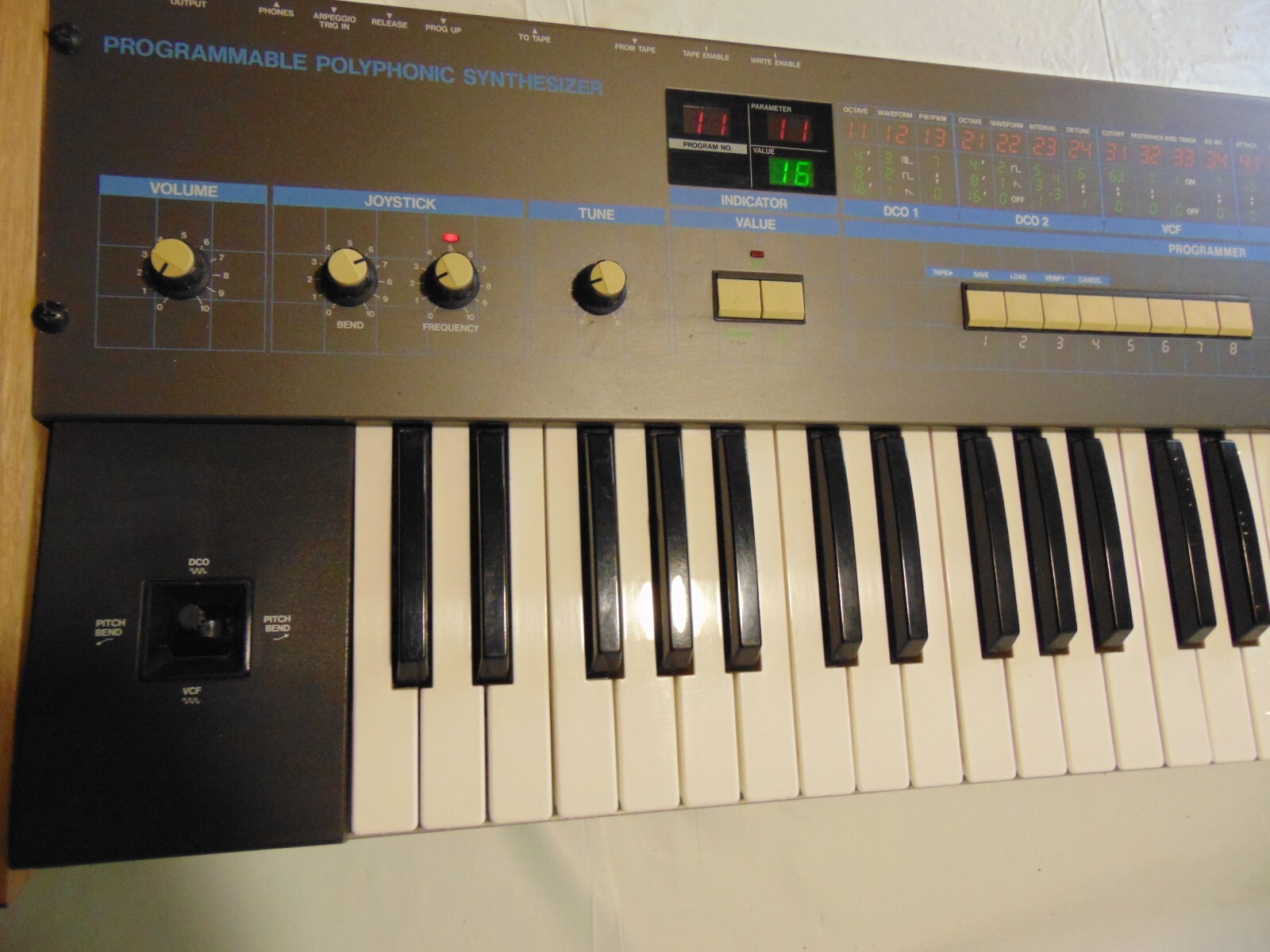 Working KORG POLY-61 Vintage 1980's Synthesizer Keyboard