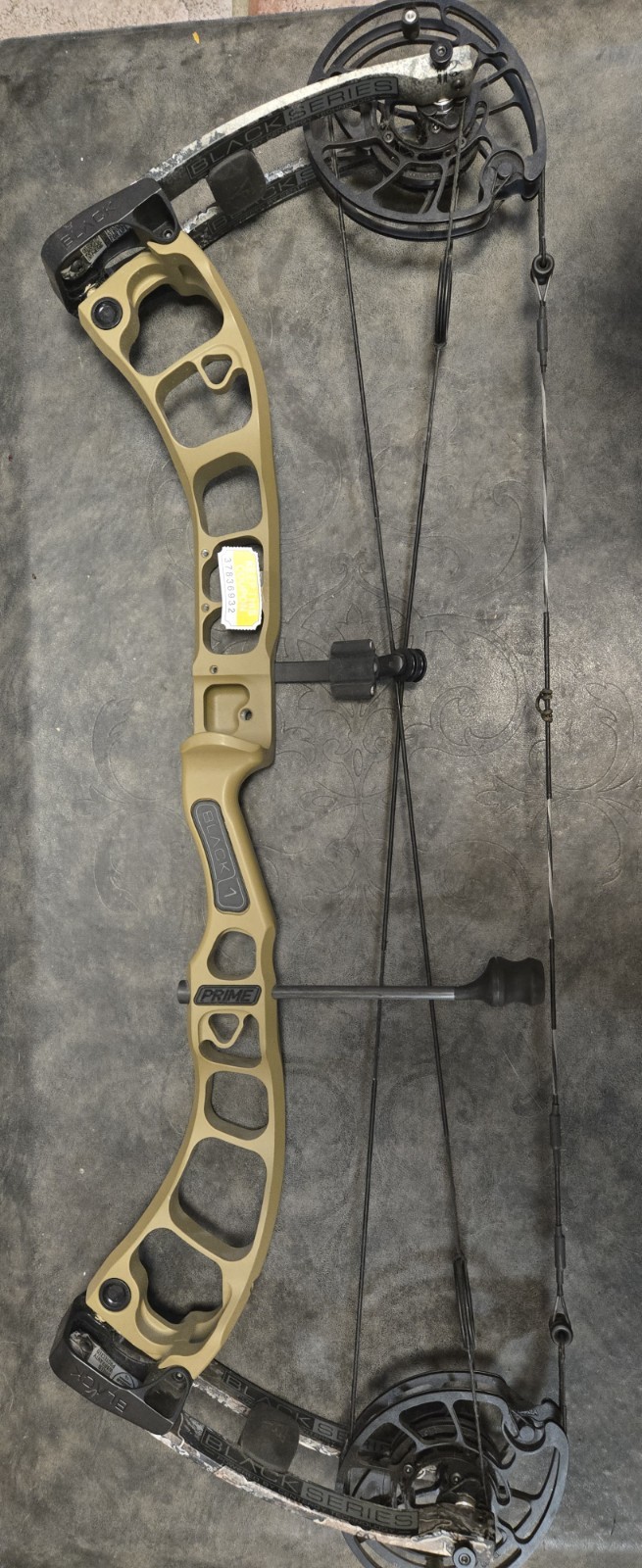 Prime One Compound Target Bow 60#RIGHT-HANDED 29 1/2" Black
