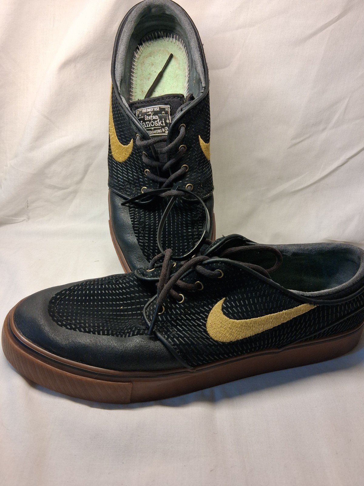 Nike SB Zoom Stefan Janoski Premium SE Black Metallic Gold Gum Skate Shoe Mens