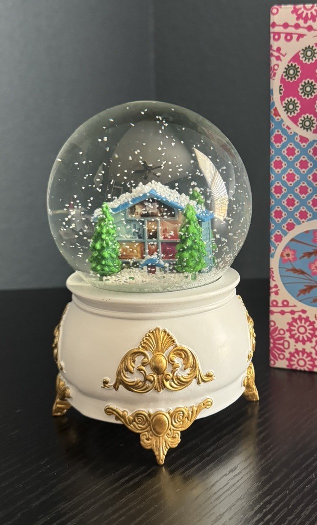 Taylor Swift 2023 Authentic Lover Snow Globe