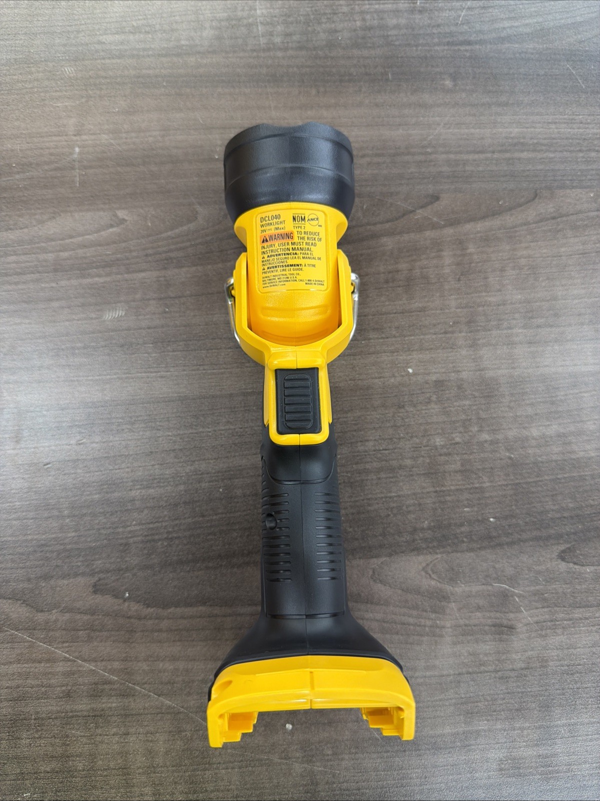 DEWALT 20V MAX LED Work Light, Flashlight DCL040 - Black/Yellow P22