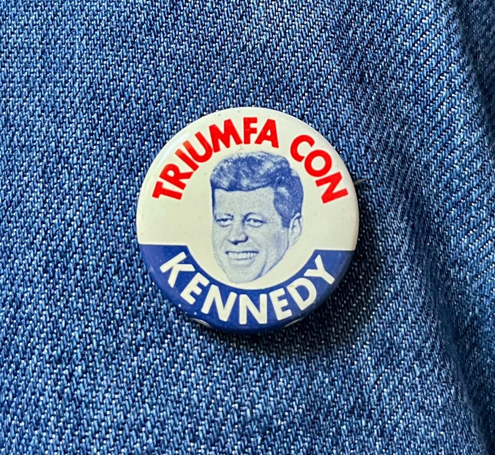 1960 Triumfa Con John F Kennedy   Picture Pinback 1 1/8" Litho Hake # 45
