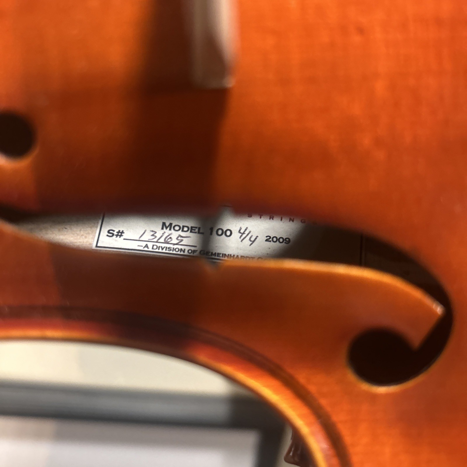 Artisan Model 100 4/4 Violin With Hard CaseGreat Condition. 2009 Model.