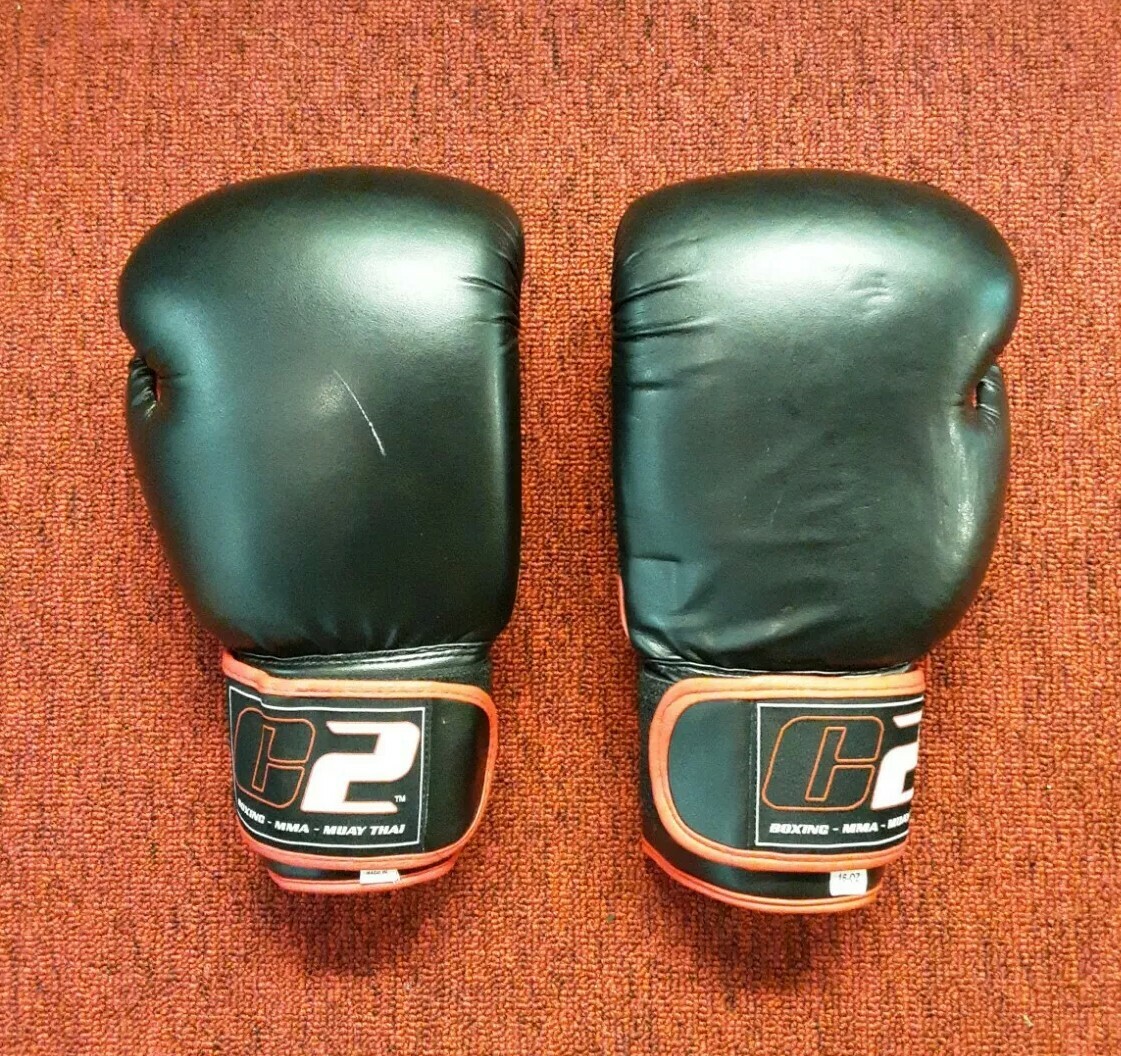 Everlast C2 MMA Muay Thai Gloves 16 oz Black Red