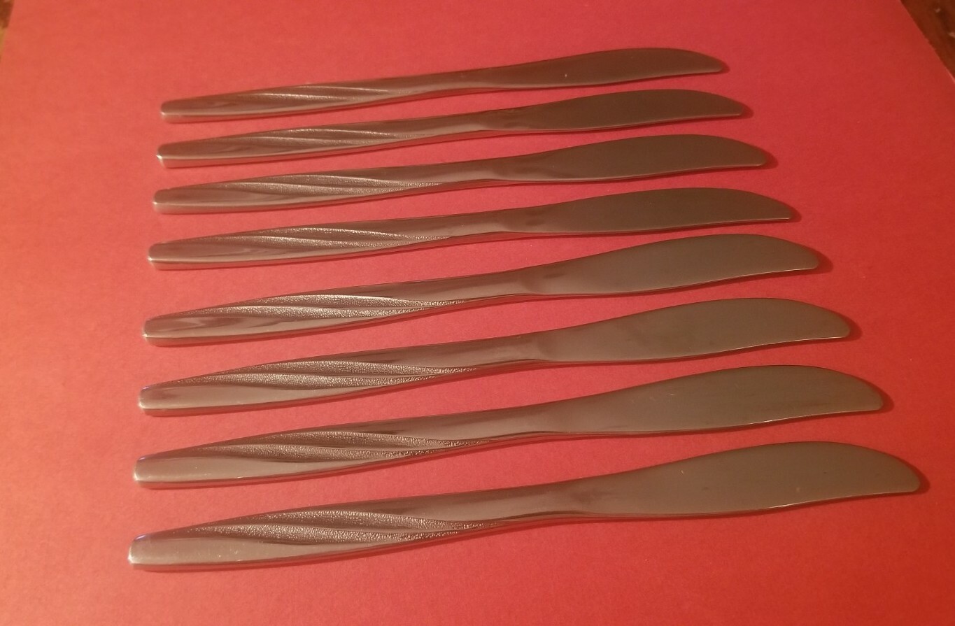 8 International AMERICAN FLAIR Stainless Dinner Knives 8 1/8"  USA IS