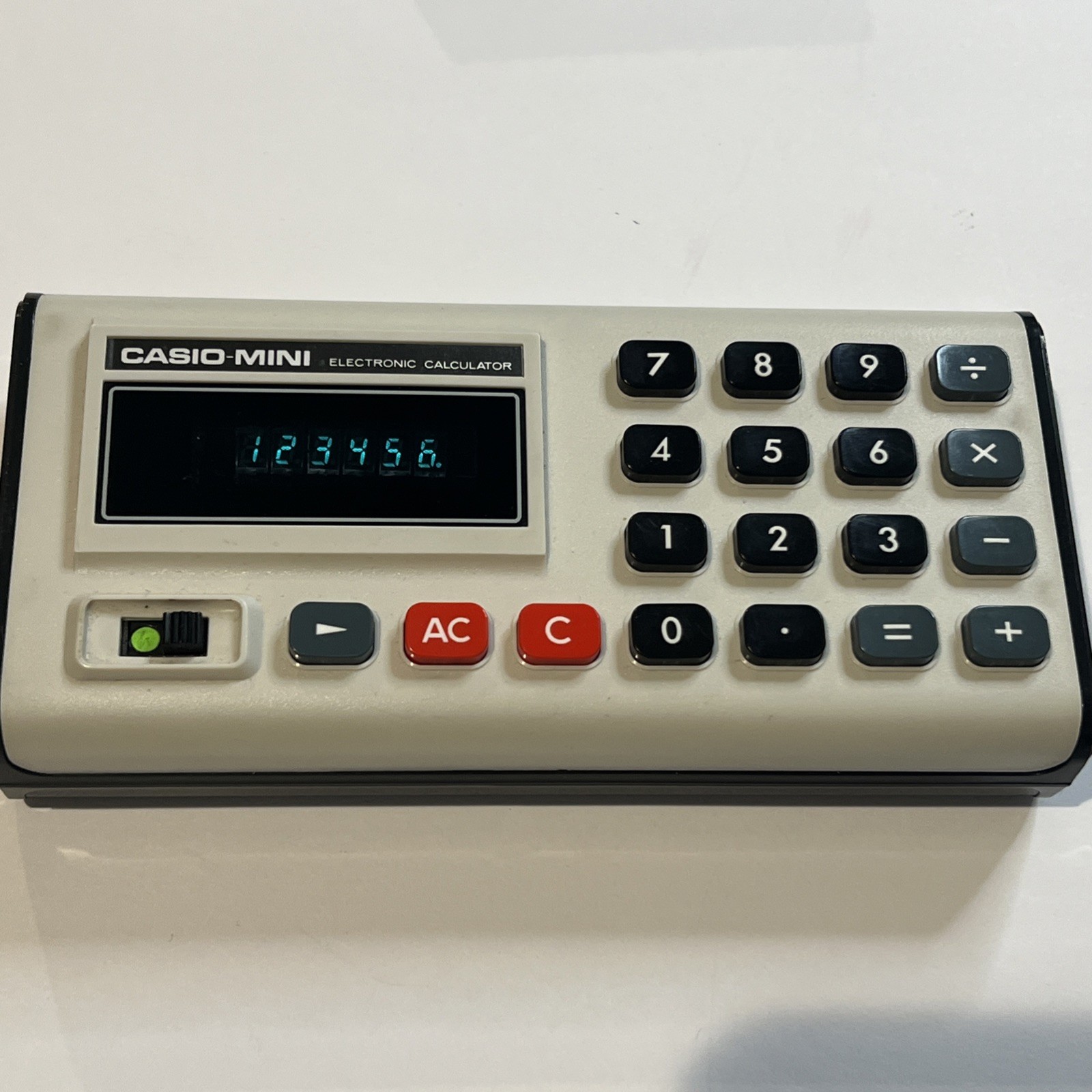 Vintage 1974 Casio-Mini Electronic Calculator Made in Japan CM-605 prop movie tv
