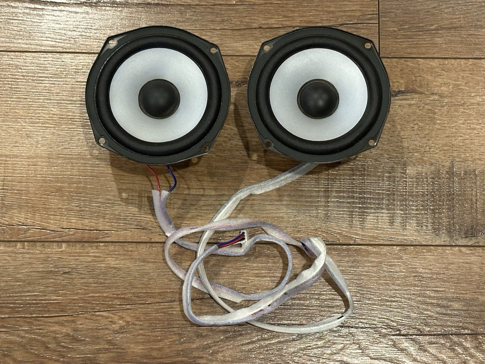 Yamaha PSR-2000 Pair of Internal Speakers
