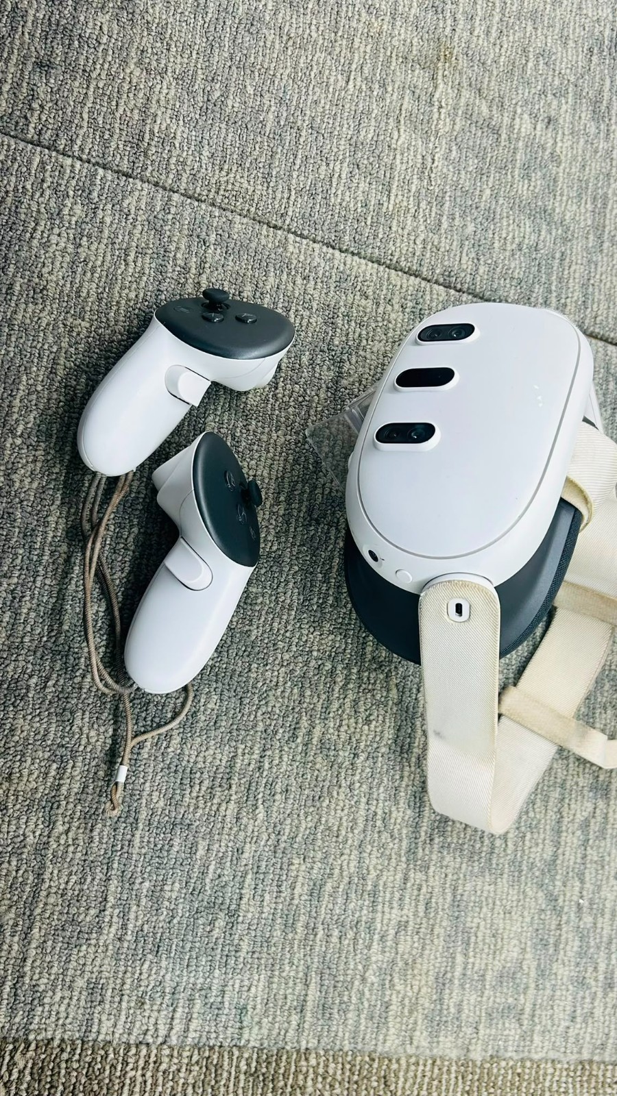 Meta Quest 3 128GB VR MR Headset White Model S3A Bundle Broken ASIS 0930727