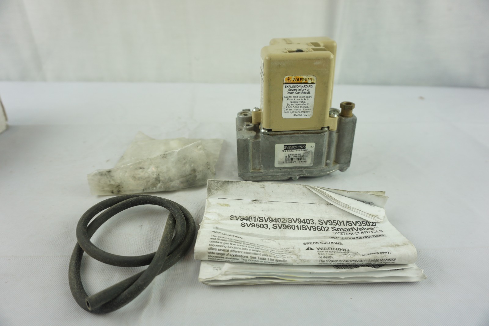 Honeywell Smart Gas Valve SV9502H2522 NOS W/ Out Box.