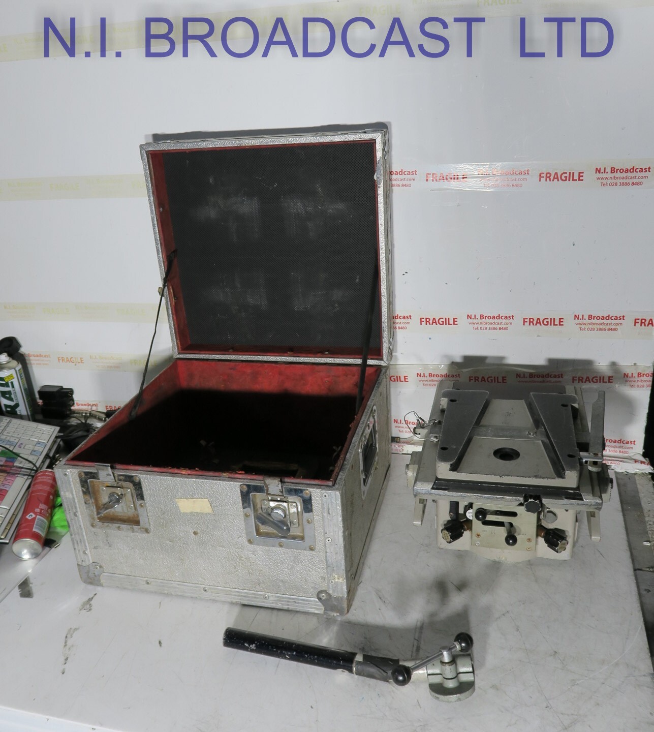 Vinten mk7a - LF tripod head, pan bar, wedge plate. (90kg payload)