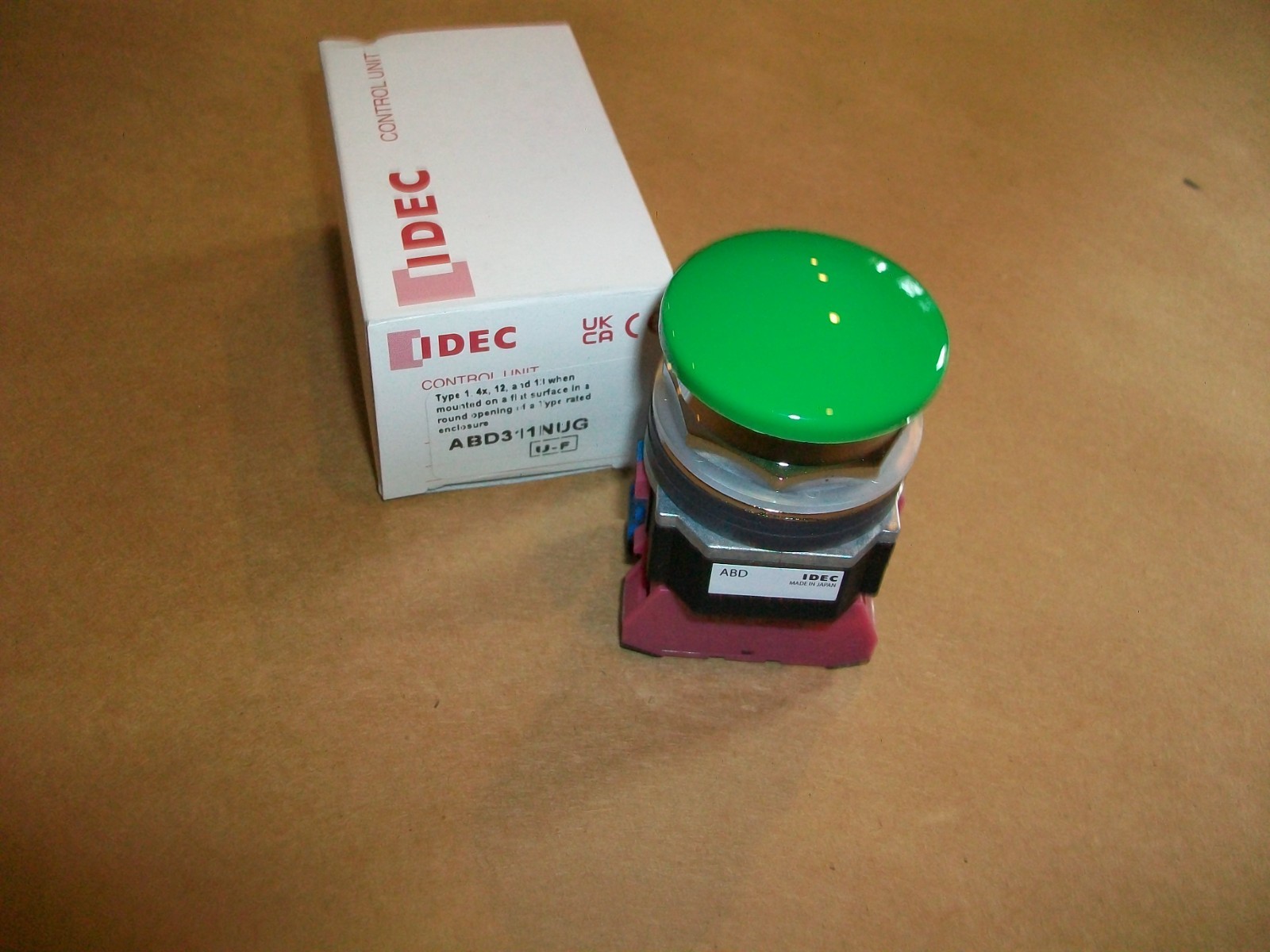 IDEC Push Button ABD311NUG NEW IN BOX