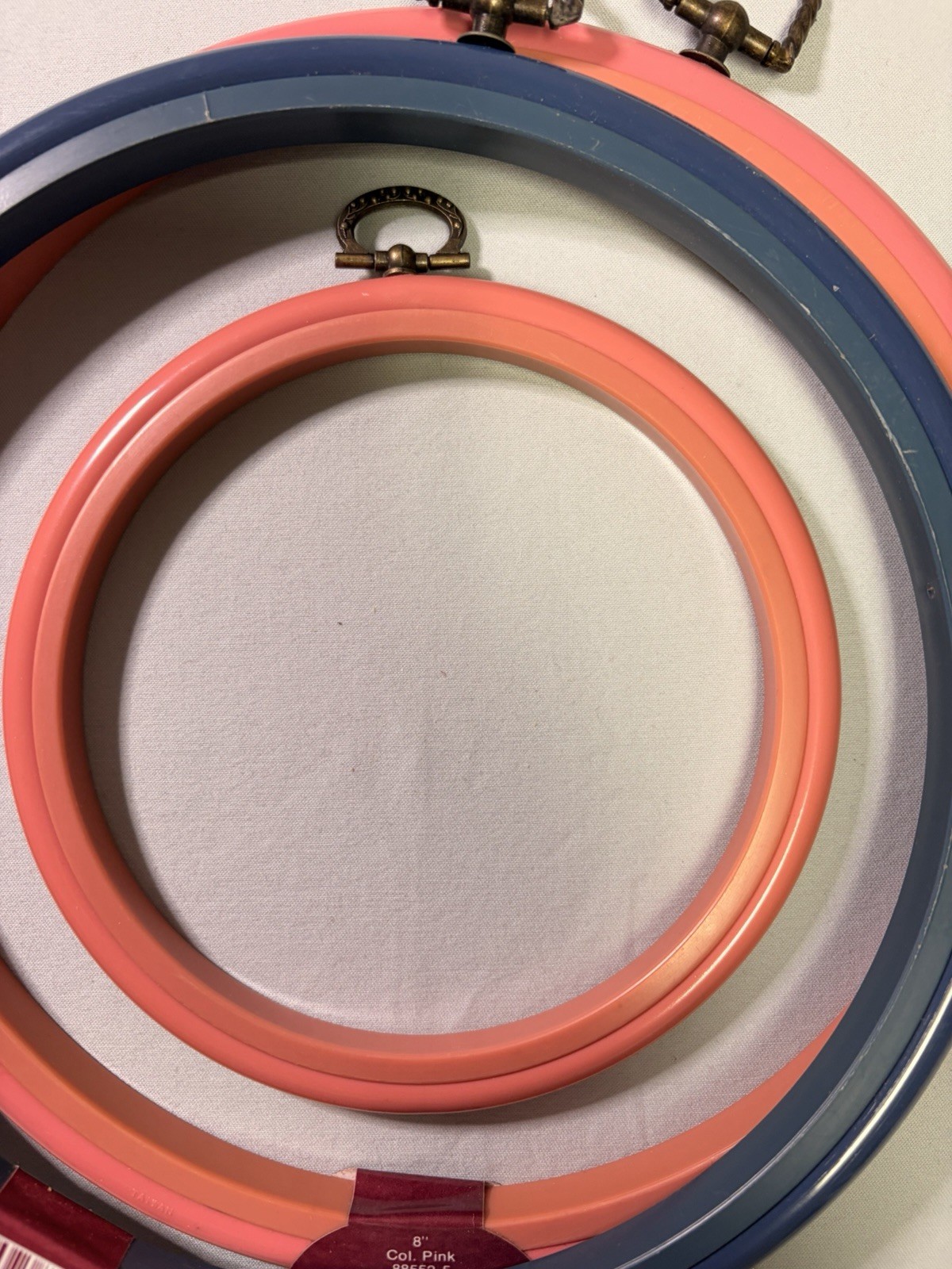 Vintage Plastic Embroidery Hoops, 6PCS. 3 Oval 2 Medium Round And 1 Small Round.
