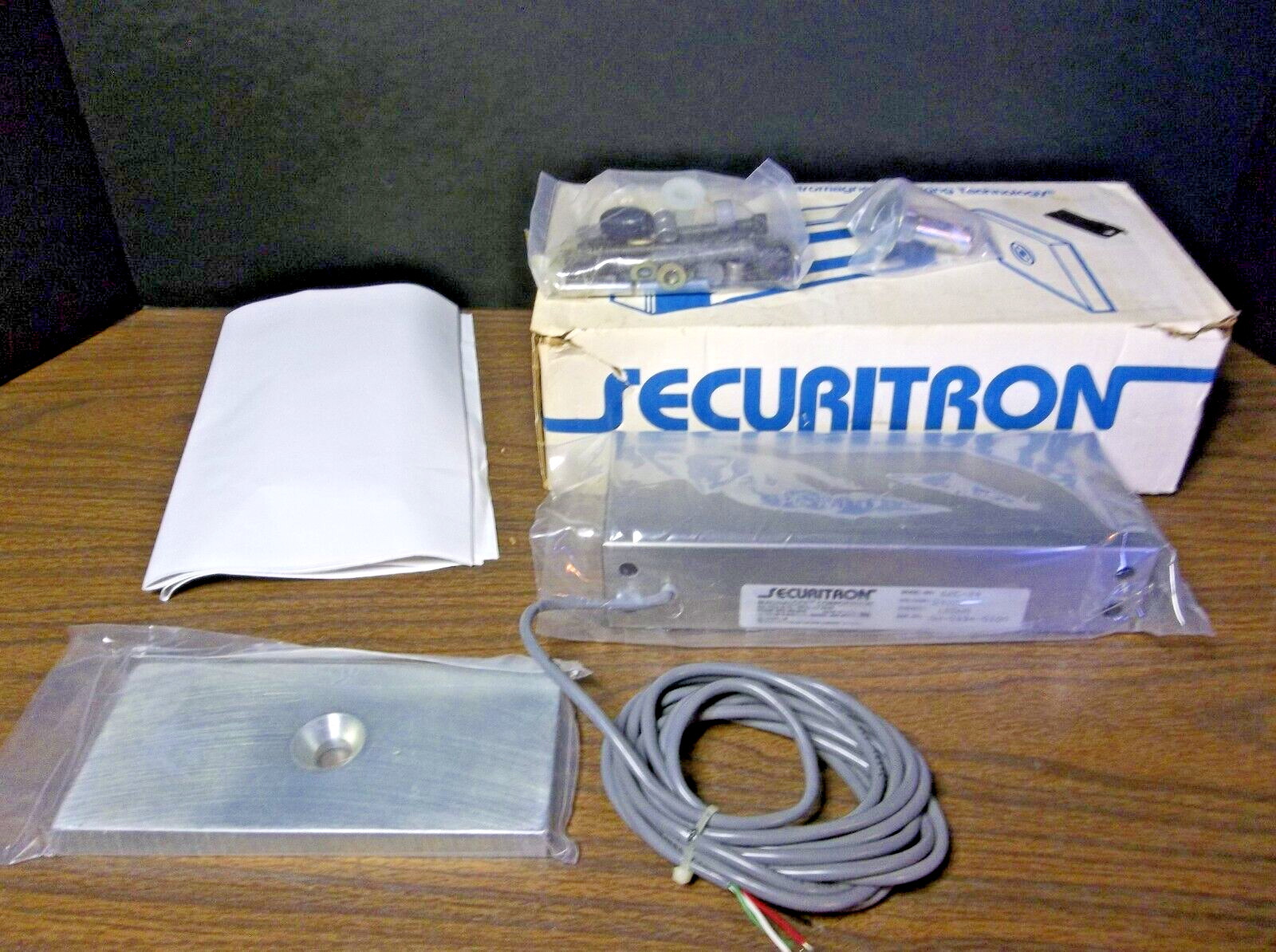 Securitron  Magnalock 62C-24VDC N.O.S. 1200lb holding force. 125mA 3 watt.