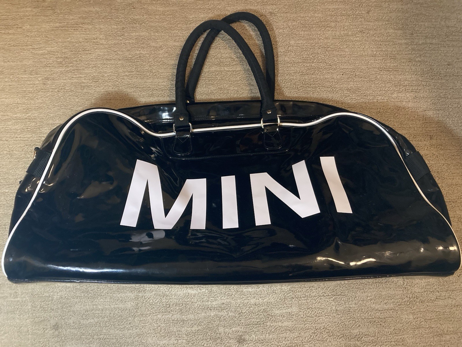 Mini Cooper Black Patent Leather Weekender Duffle Bag Holdall + Shoulder Strap