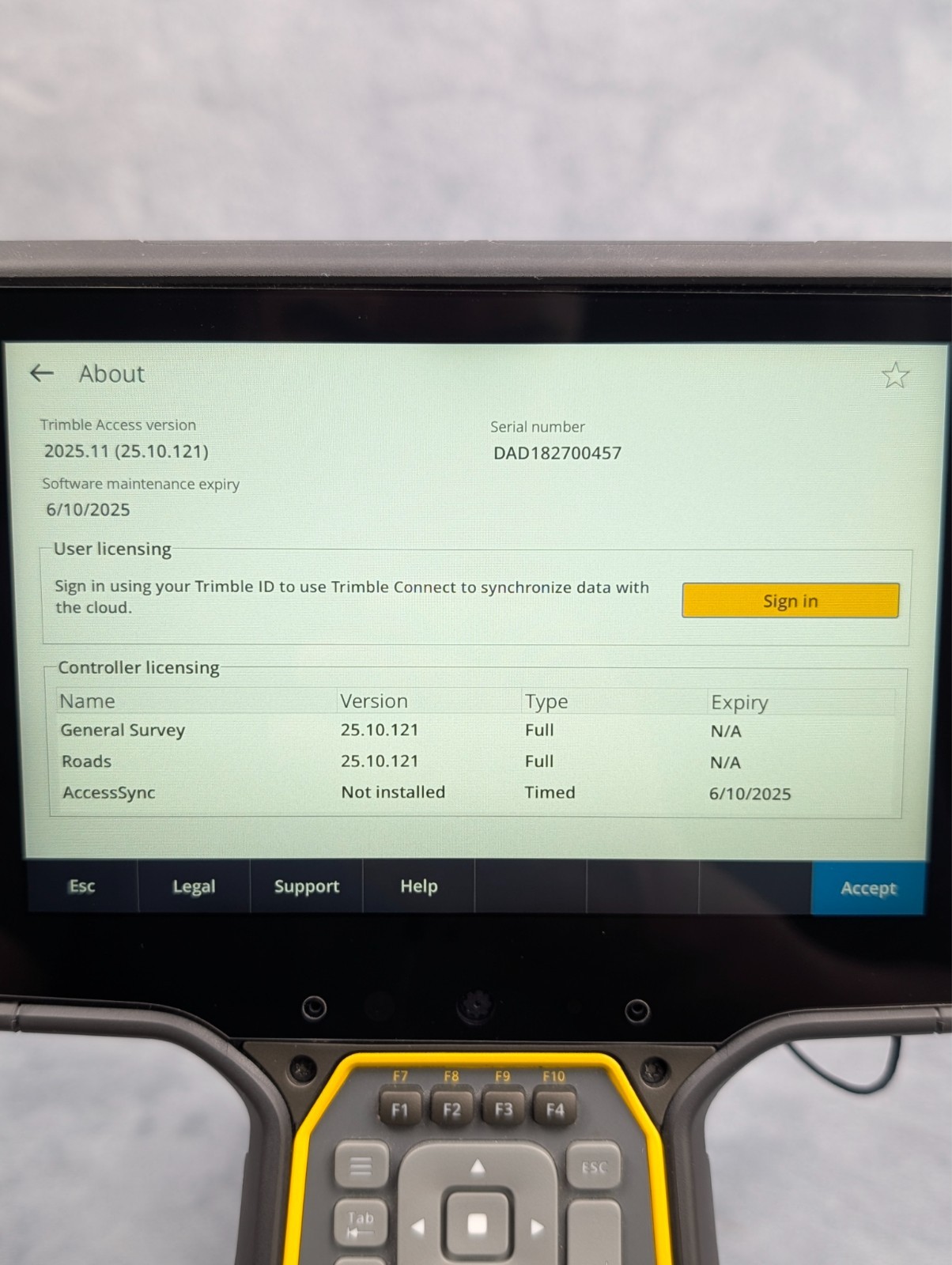 Trimble TSC7 Survey Controller | Access 2025.11 | General Survey + Roads Charger