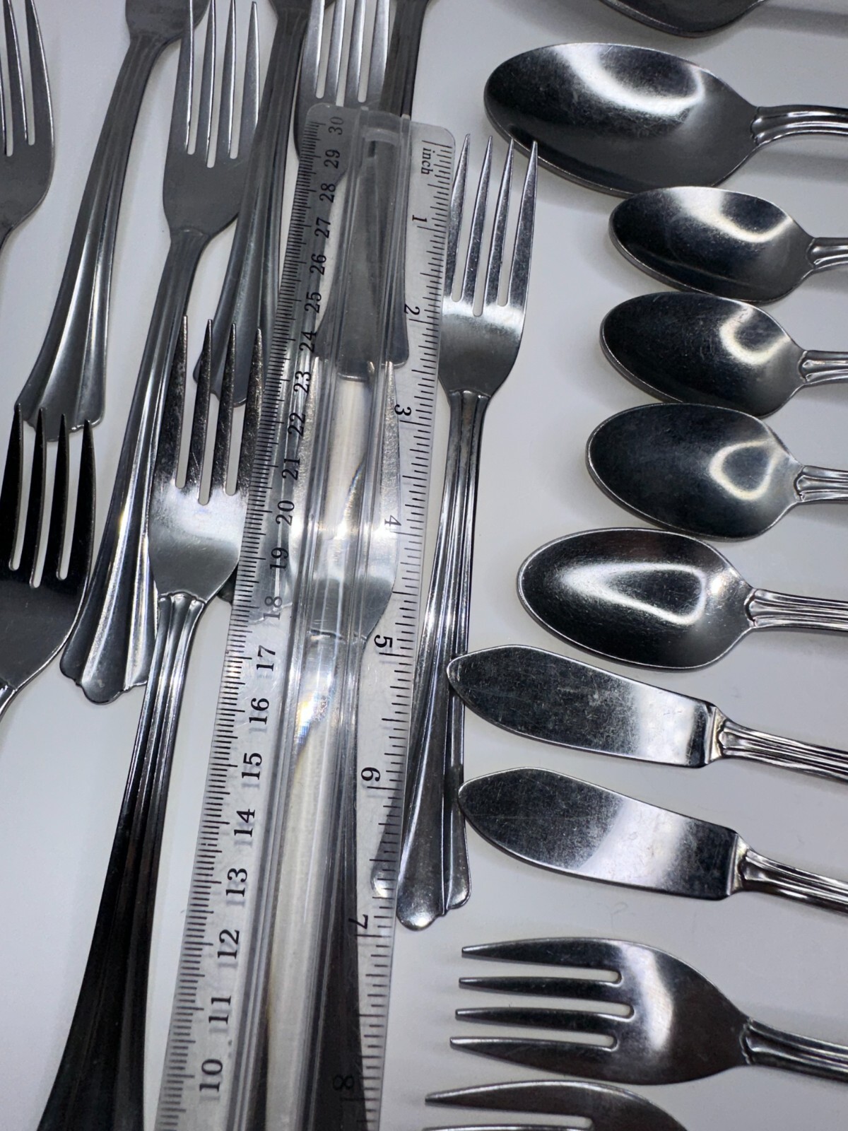 Oneida Fan Lightweight Stainless Flatware Set 23 Pc Fork Spoon Knives