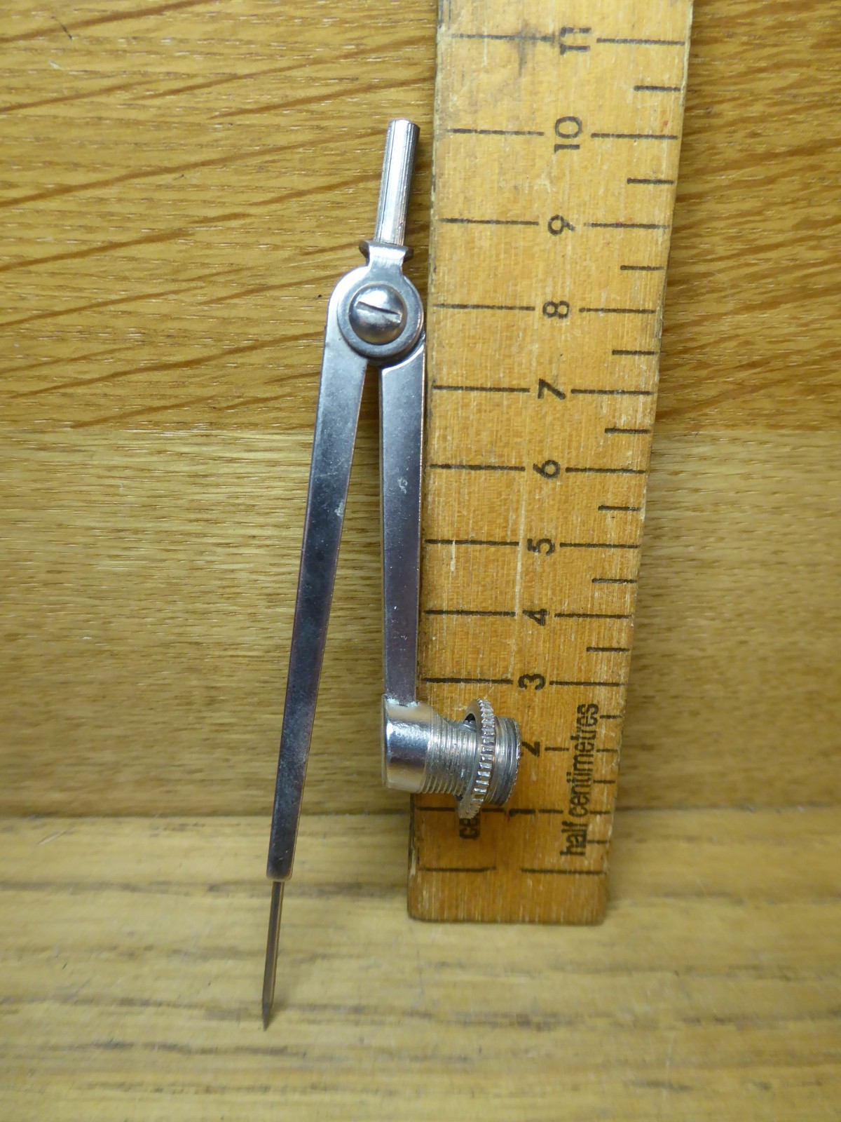 Vintage Helix Compass in good used order . Helix Regd. Made in England on ring