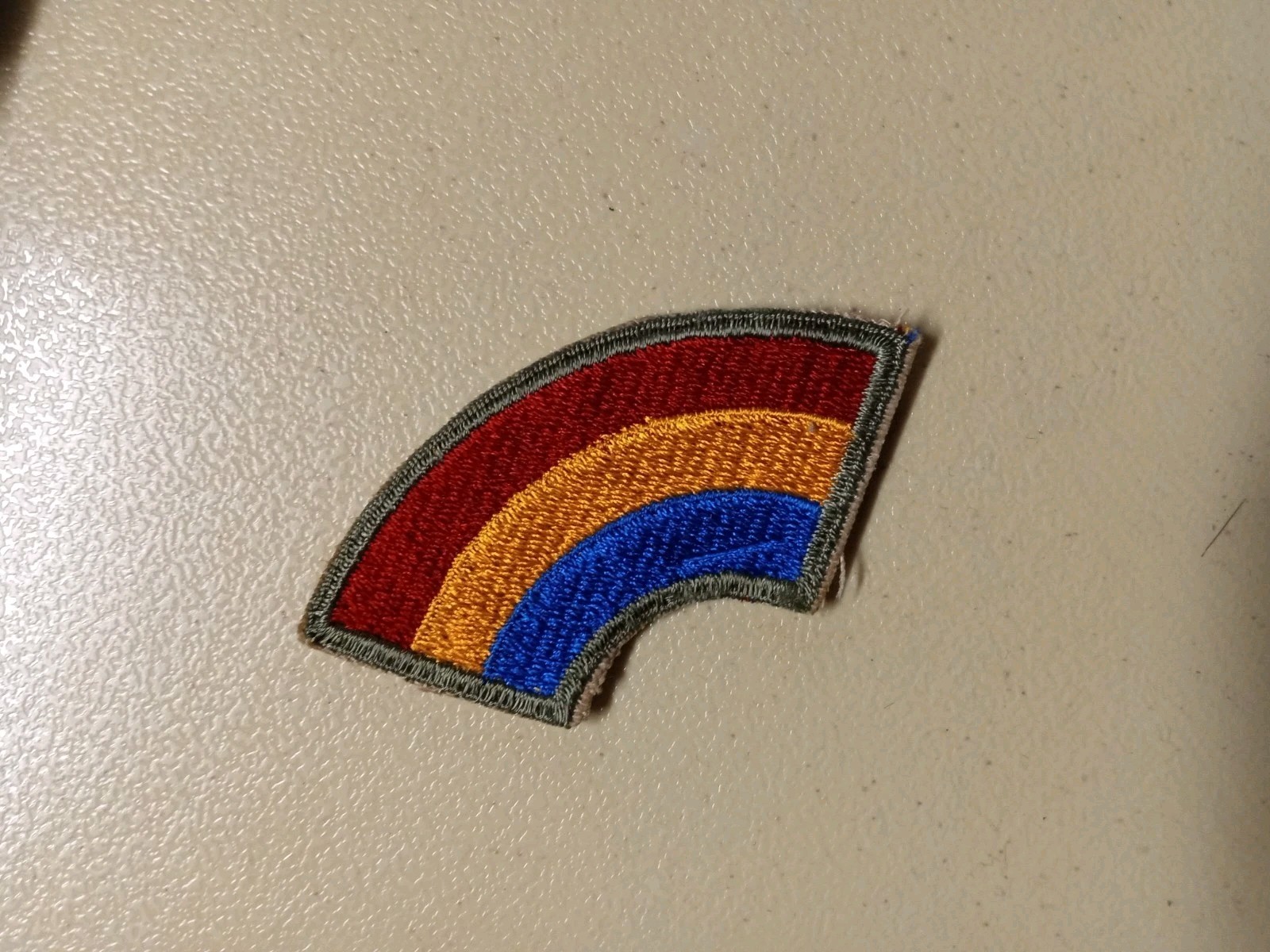 WWII US Army 42nd Infantry "Rainbow" Division SSI Shoulder Patch War-Time Issued