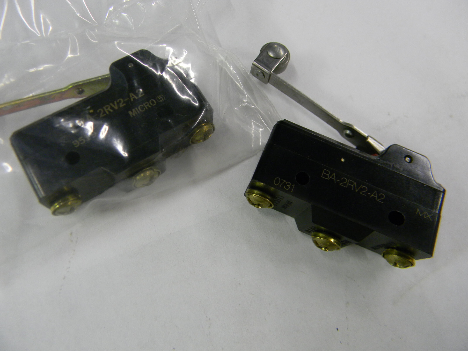 New Lot of 2 Honeywell BA-2RV2-A2 Roller Lever Micro Switches 20 Amp  E3