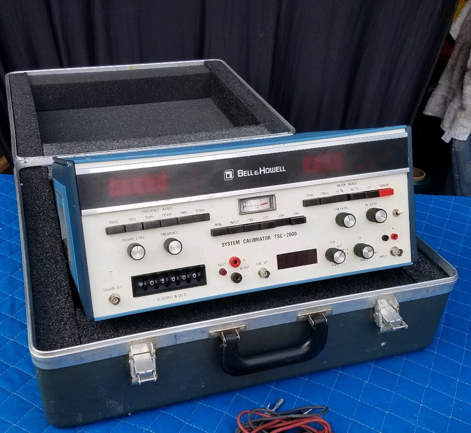 Bell & Howell Tape System Calibrator TSC 2000 Test Function Generator w/ Case