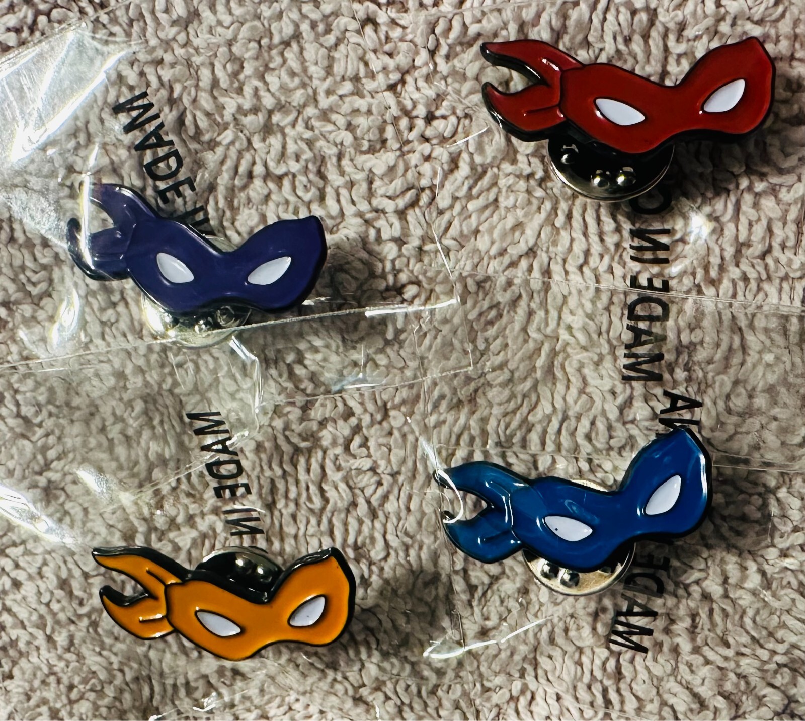 Teenage Mutant Ninja Turtles TMNT 2024 IDW Complete Mask Pin Set of 4