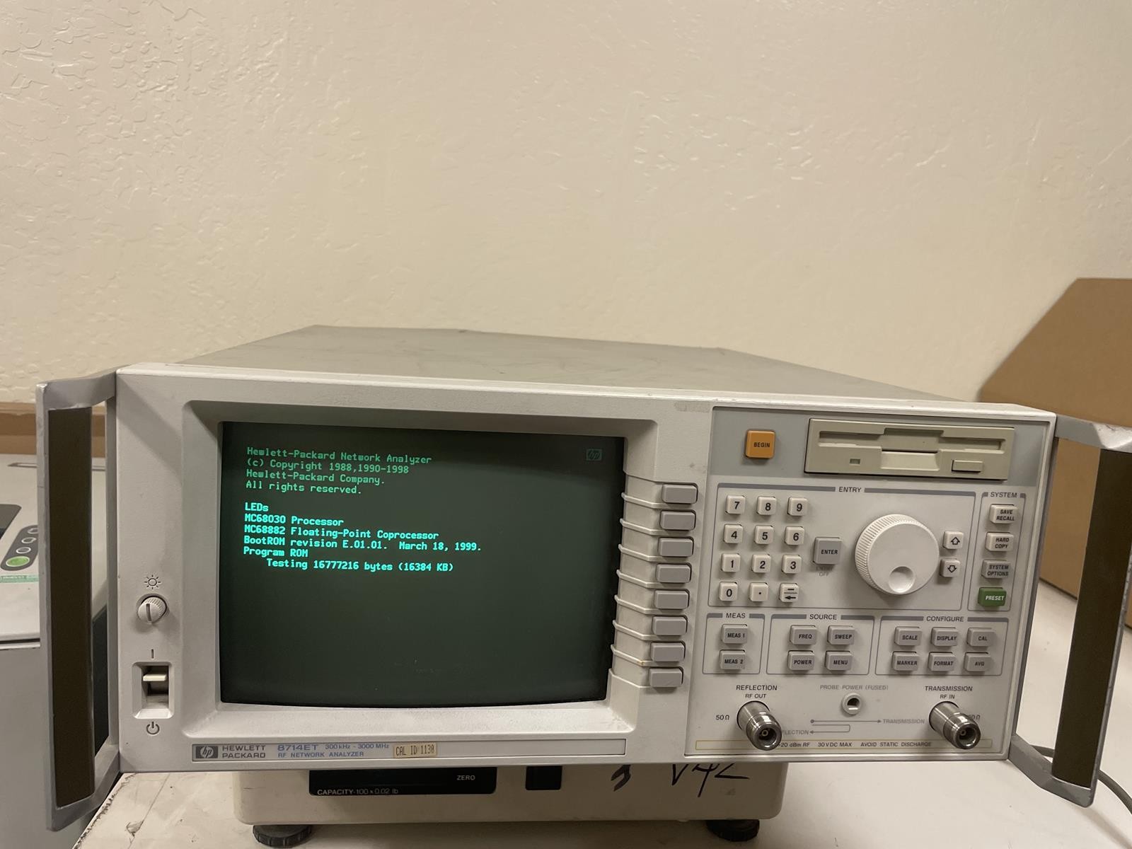 HP 8714ET RF NETWORK ANALYZER 300 kHz - 3000 MHz, OPT 100
