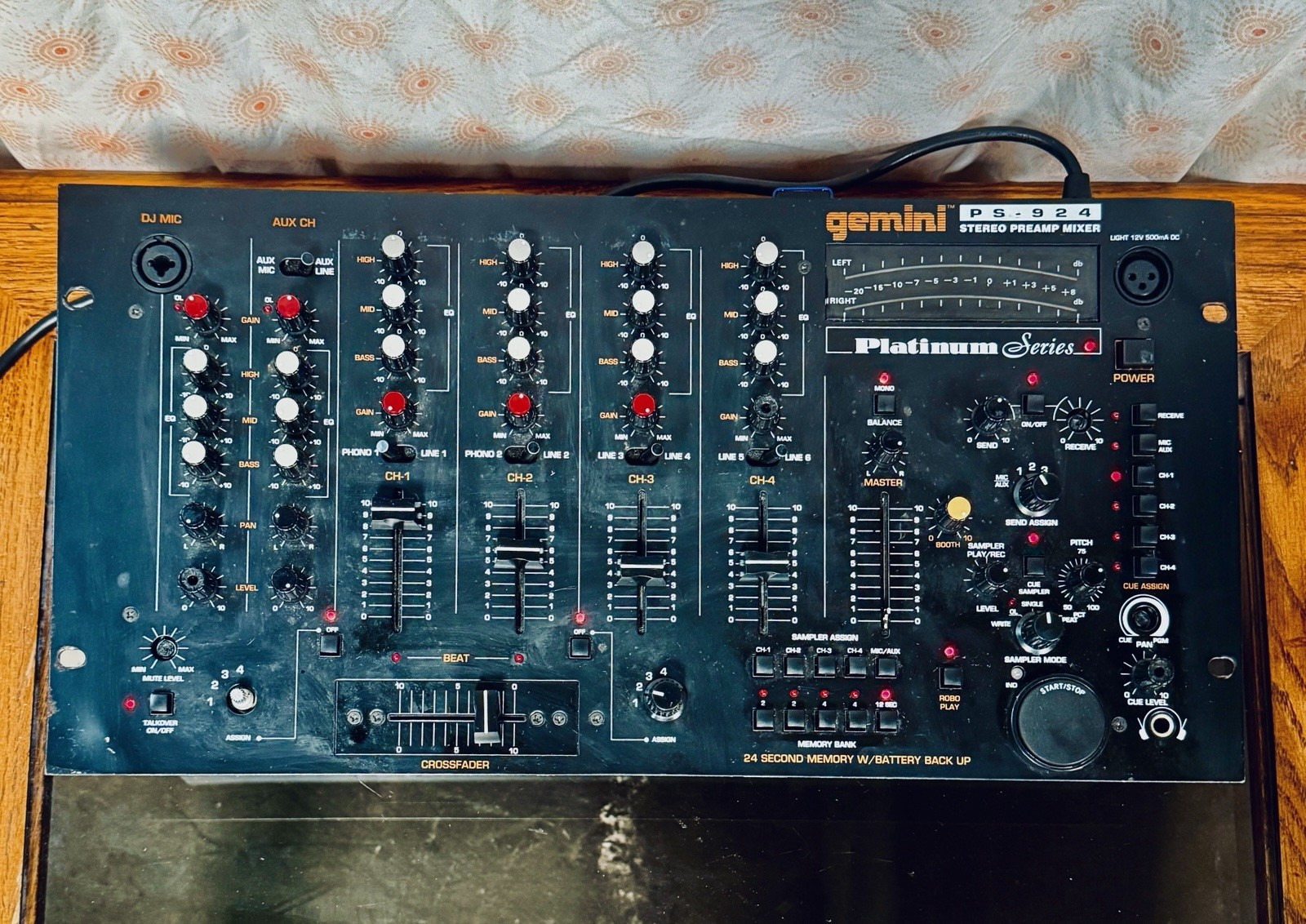 Gemini PS-924 Platinum Series DJ Mixer Stereo Preamp Mixer Powers On, Vintage