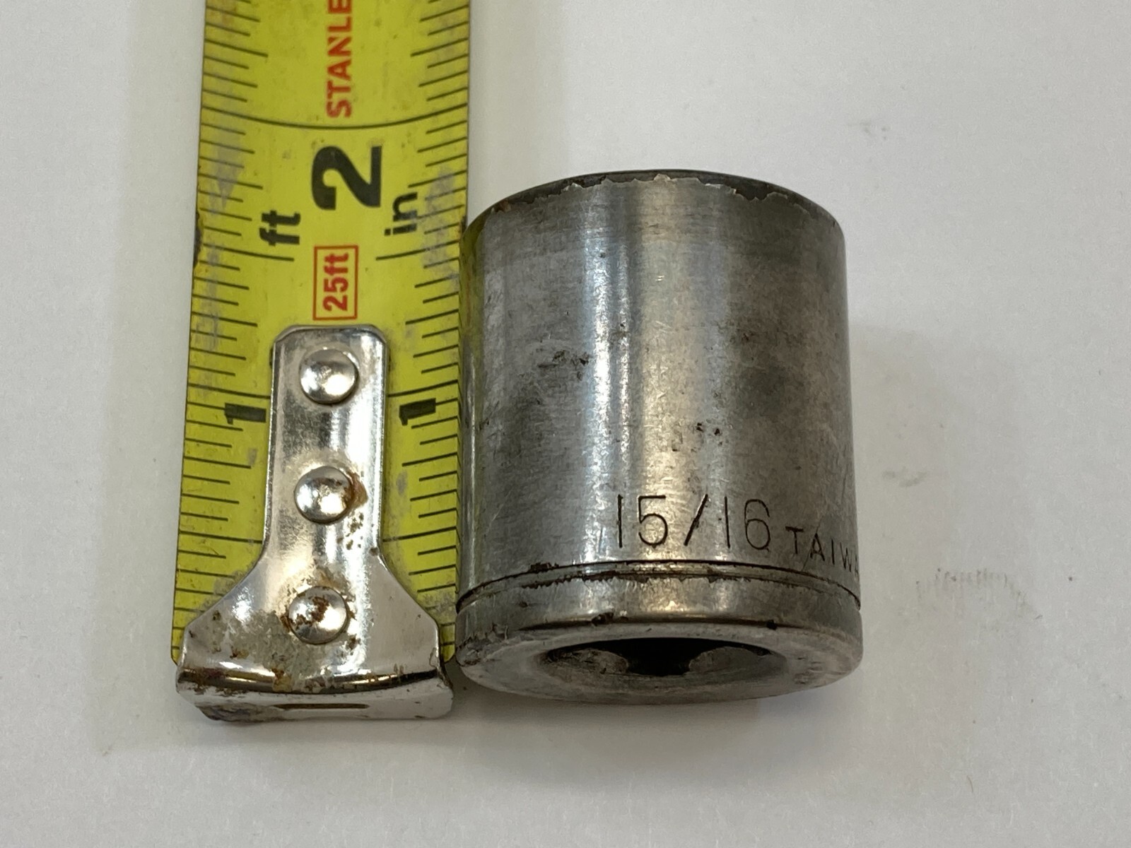 15/16"  Socket ~ 1/2" Drive ~ 12pt ~ No Brand ~ Pre-Owned