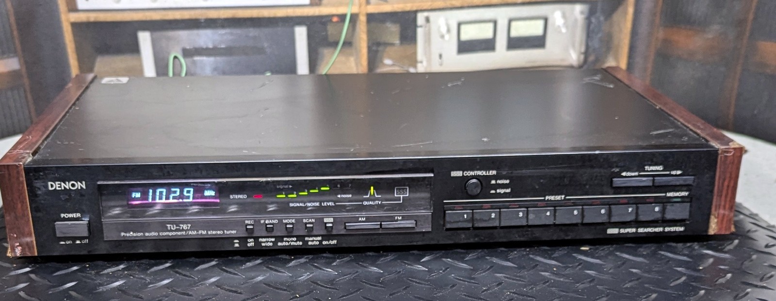 Denon TU-767 digital AM/FM stereo tuner