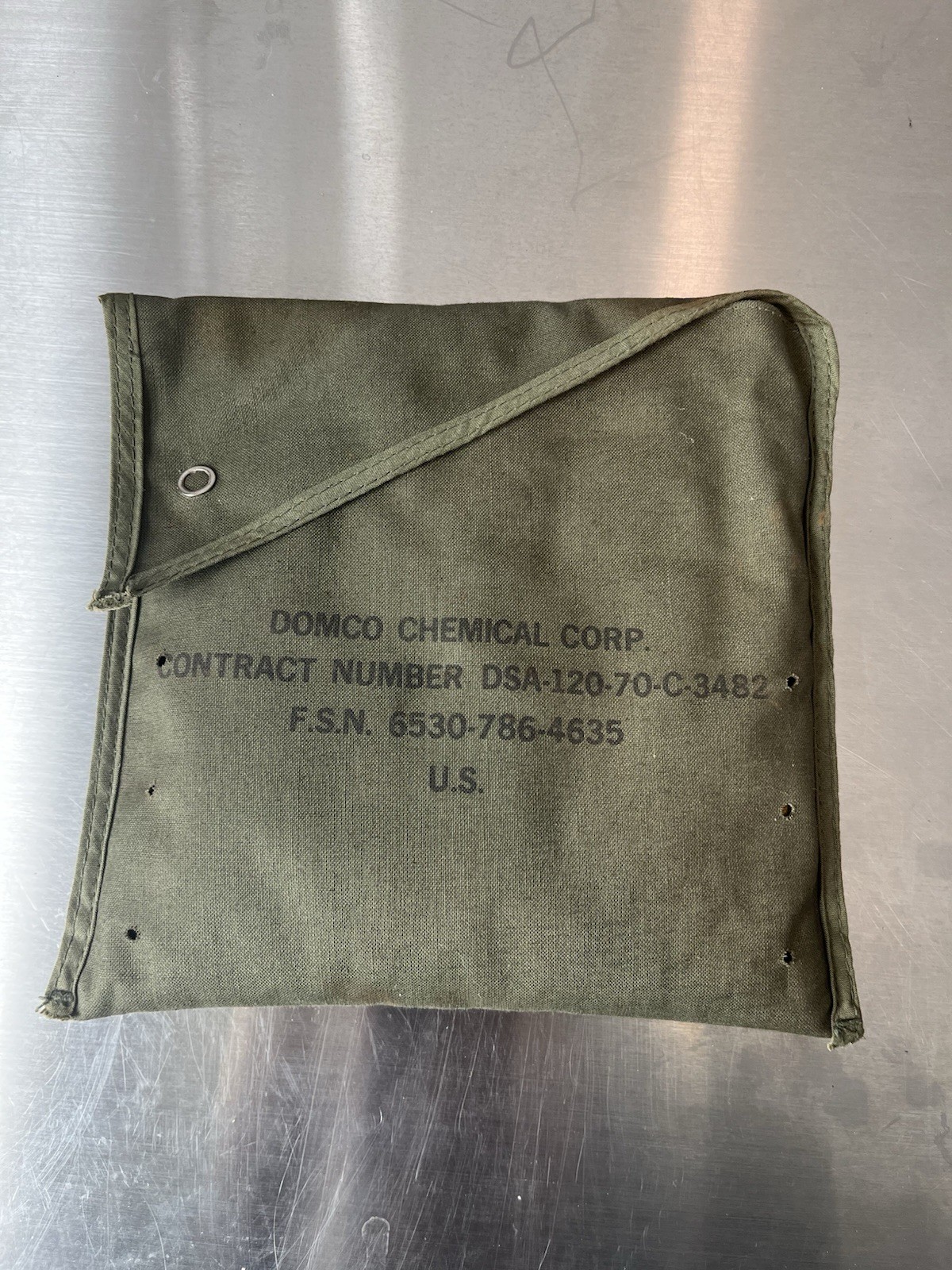 US Army Chemical Heating Pad & Pouch Green Military Domco Chemical Corp