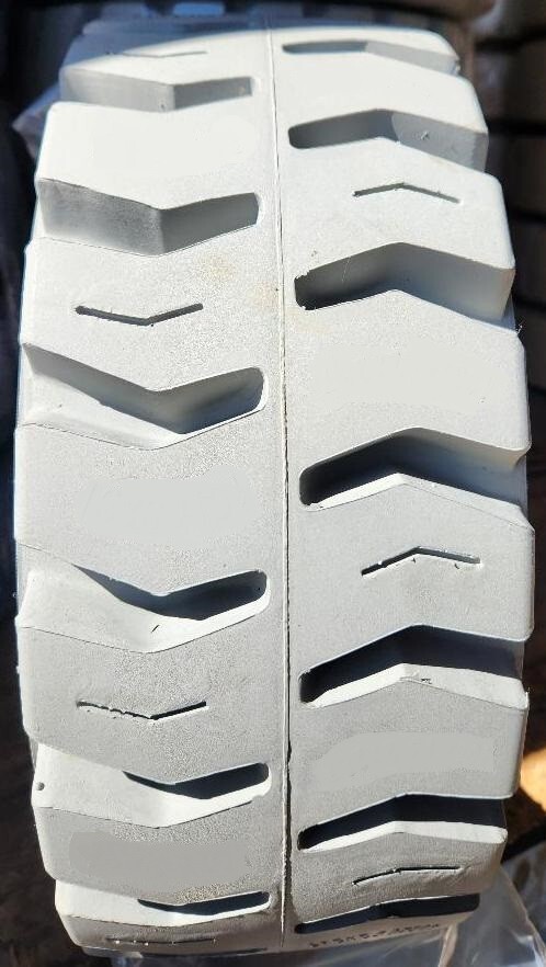 21X8X15 tires Non-Marking Wide Track solid forklift tire 21/8/15 traction 21815