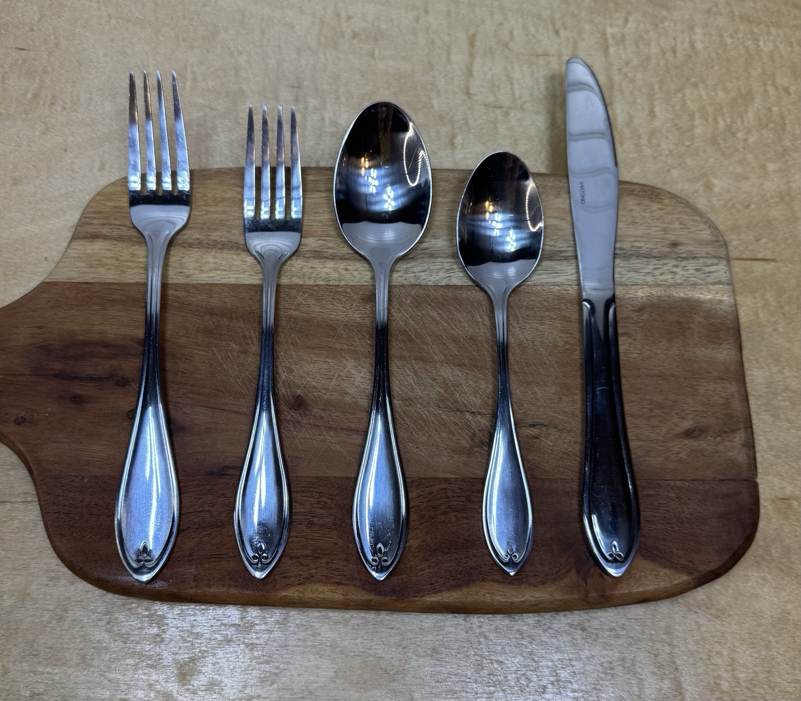 Oneida Temple 20 Piece Casual Stainless Steel Flatware Set, Service for 4